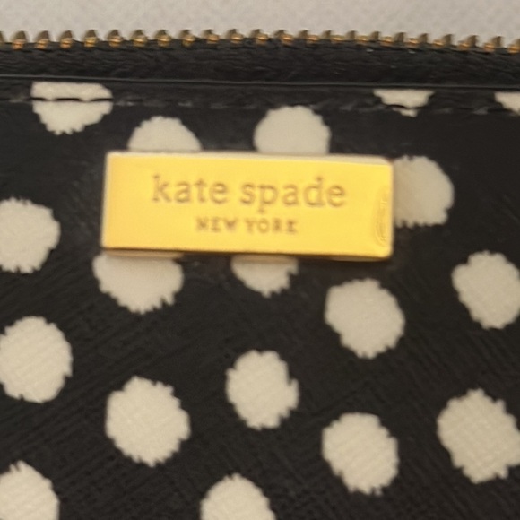 Kate Spade Crosshatch Leather Scatter Dot Zipper Wallet - EUC - Picture 4 of 12